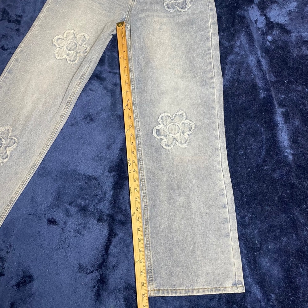Cali 1850 Womens Light Wash Wide Leg Jeans Daisy Flower Patch Distressed Size 9 - Picture 6 of 10